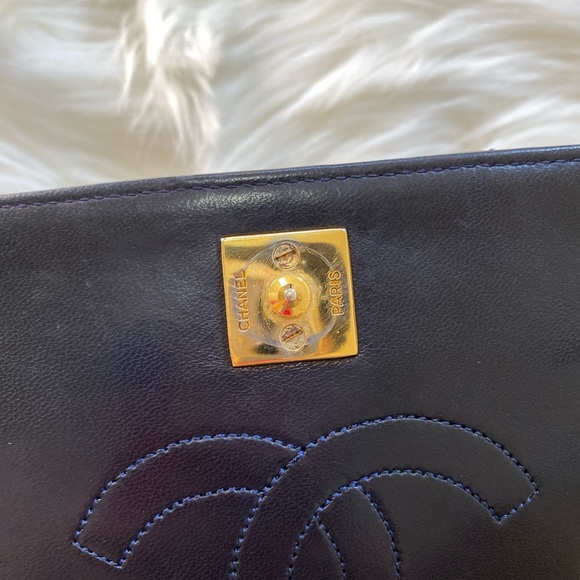 Authentic vintage Chanel coco logo wallet on chain - Picture 12 of 16